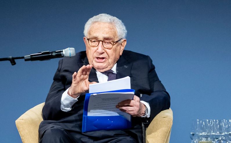 Kissinger jep “recetën” e mbarimit të luftës: Ukraina duhet t’i lëshojë territor Rusisë
