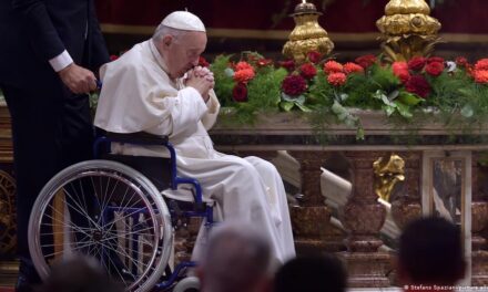 Përse bëhen spekulime për gjendjen shëndetësore të Papa Françeskut?