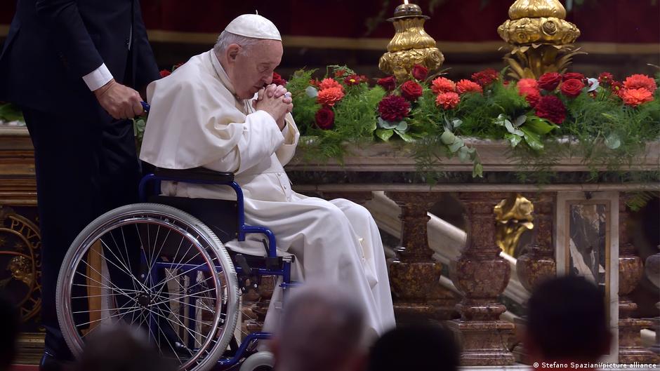 Përse bëhen spekulime për gjendjen shëndetësore të Papa Françeskut?