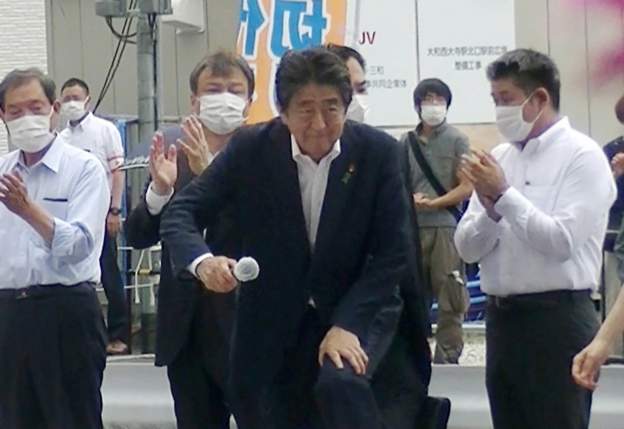 U qëllua me armë zjarri, ndërron jetë ish-kryeministri japonez. Autori: Isha i pakënaqur