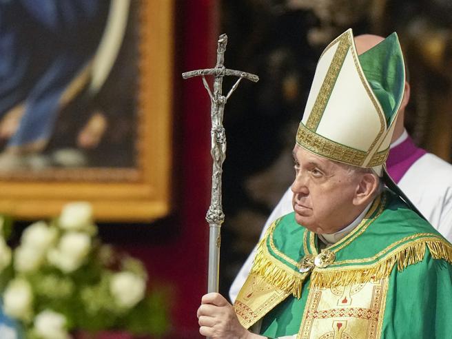 Pashkët katolike, Papa Françesku bën thirrje për dhënien fund të luftës në Ukrainë