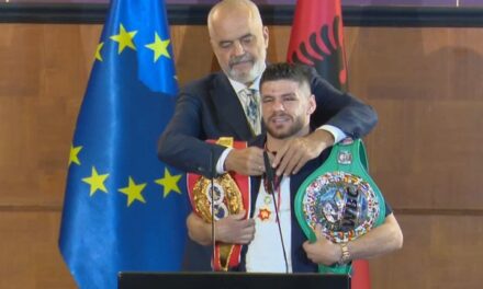 Rama nderon boksierin Florian Marku me Yllin e Madh të Mirënjohjes: Është ambasador i Shqipërisë