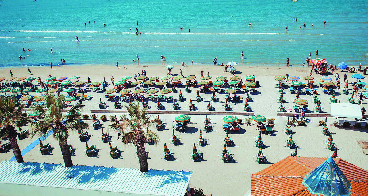 Vetëm Durrësi me zënie të kapaciteteve hoteliere mbi 90%, dobët Himara. Të huajt po mbajnë në këmbë turizmin këtë vit