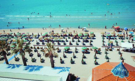 Vetëm Durrësi me zënie të kapaciteteve hoteliere mbi 90%, dobët Himara. Të huajt po mbajnë në këmbë turizmin këtë vit