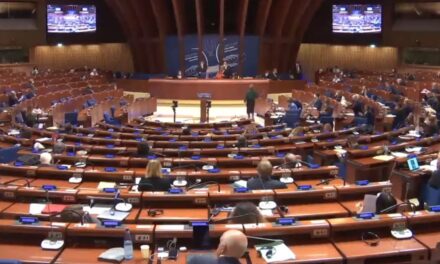 Shqipëria dorëzon zyrtarisht në KiE rezolutën kundër raportit të Dick Marty-t
