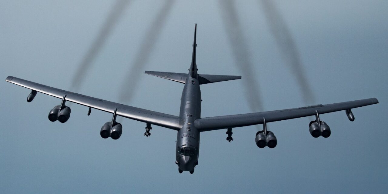 Avionët amerikanë që transportojnë armë bërthamore fluturojnë sot mbi Tiranë