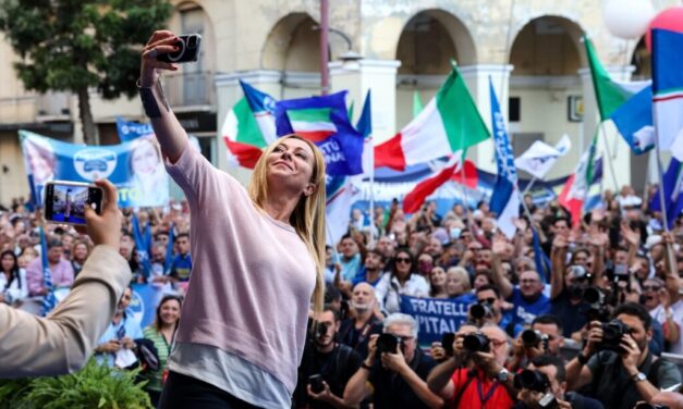 Mund të bëhet e para grua kryeministre e Italisë: Kush është Giorgia Meloni?
