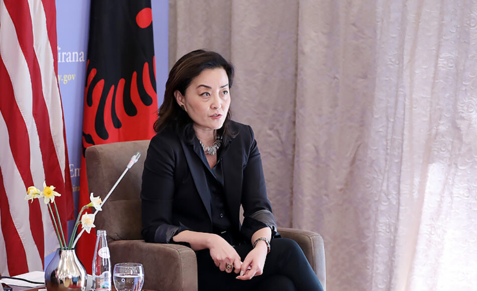 Yuri Kim reagon pas vizitës së zyrtarëve europianë në Tiranë: SHBA do vijojë të mbështesë Shqipërinë në zbatimin e reformave