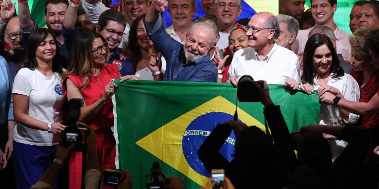 Brazili shkon majtas, ‘ish-presidenti më popullor në botë’ fiton zgjedhjet