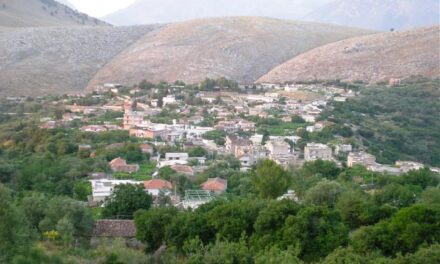 Fshatrat “djerrë” të Himarës/ Banorët në Shën Vasil: Shumica e njerëzve kanë ikur, s’ka rrugë as ujë!