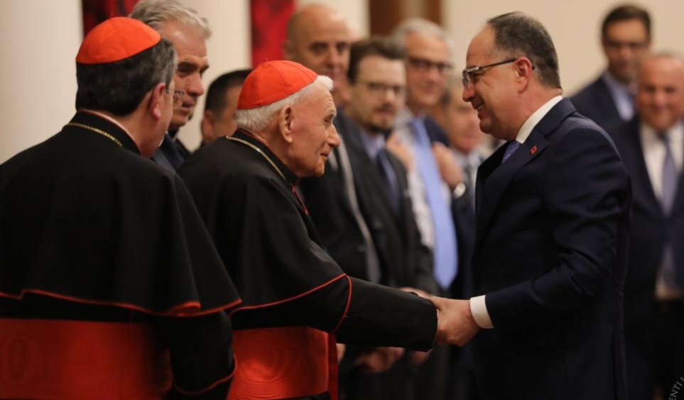 Presidenti Begaj takohet me Kryeipeshkvin e Firences, Kardinalin Betori, si dhe me Kardinalin Ernest Simoni