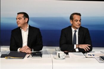 Tsipras pranon humbjen, uron në telefon Mitsotakis-in