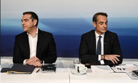 Tsipras pranon humbjen, uron në telefon Mitsotakis-in