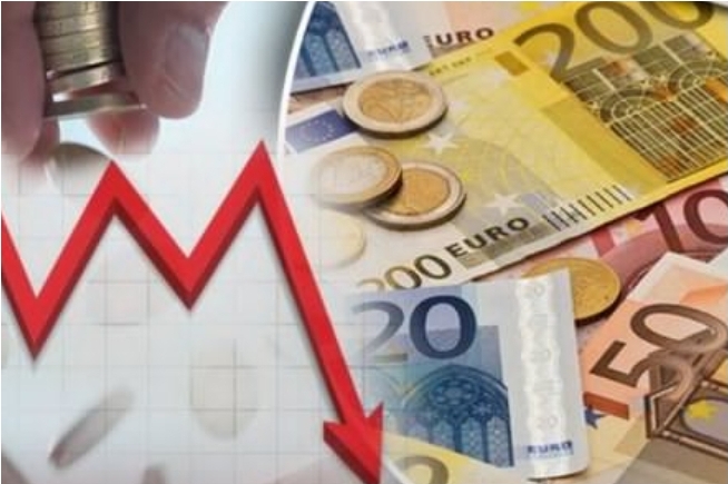 Euro vazhdon rënien në pikiatë…