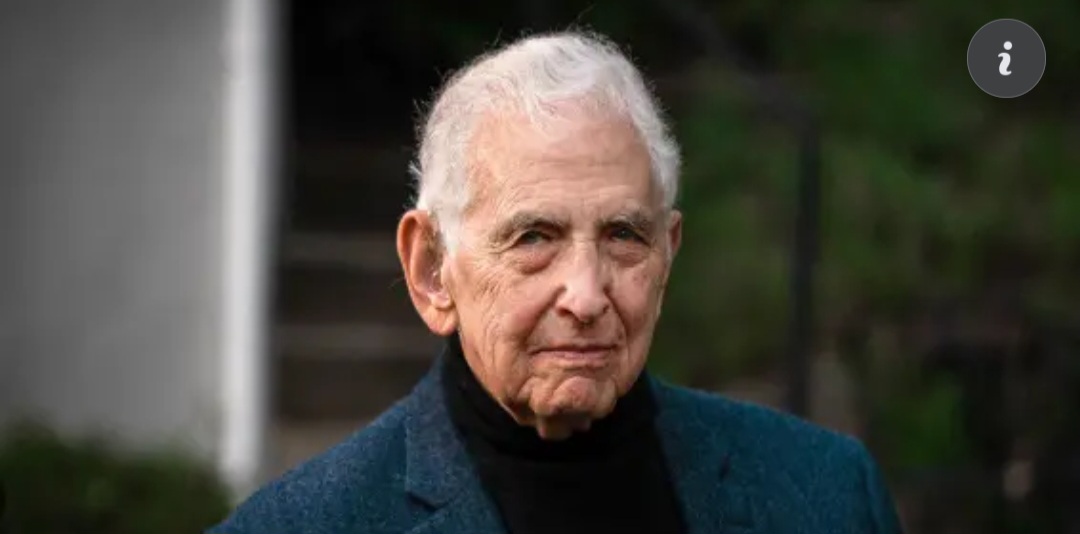 U quajt “njeriu më i rrezikshëm në Amerikë”, vdes në moshën 92-vjeçare denoncuesi i “Pentagon Papers”