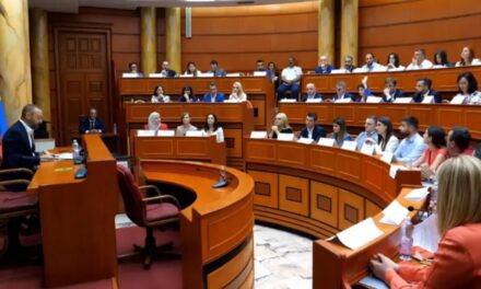 Betohen këshilltarët e Tiranës, Romina Kuko zgjidhet kryetare e Këshillit Bashkiak