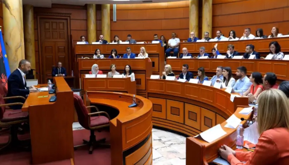 Betohen këshilltarët e Tiranës, Romina Kuko zgjidhet kryetare e Këshillit Bashkiak