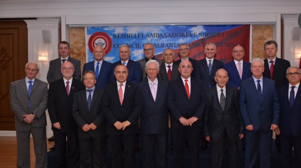 Propozimet e Qeverisë, qoka dhe shpërblime për shërbime politike”/ Zëvendësimi i diplomatëve nga qeveria, Këshilli i Ambasadorëve Shqiptarë: Nga 12 kandidatë, 10 vijnë nga jashtë Shërbimit