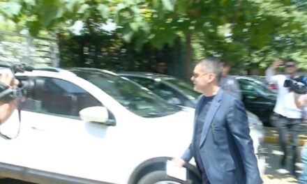 Ish-ministri Arben Ahmetaj paraqitet në SPAK