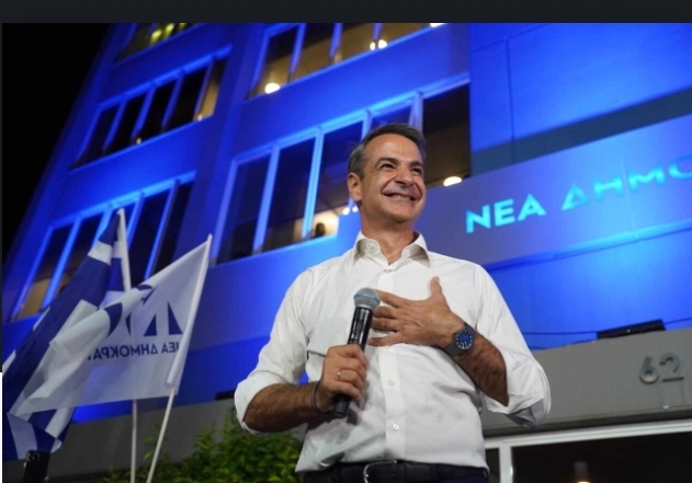 Mitsotakis shpall fitoren absolute