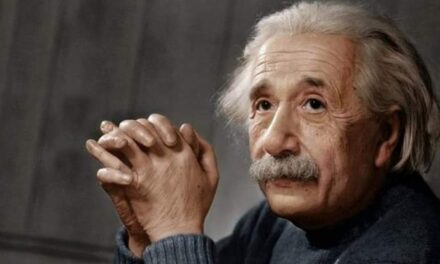 Ajnshtajni: “Unë besoj në Perëndinë e Spinozës”