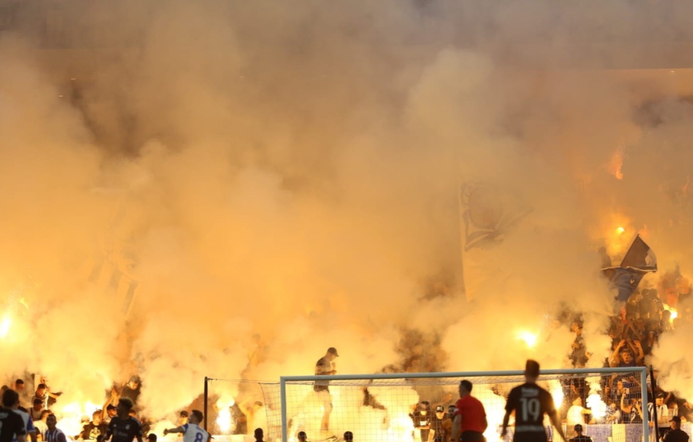 Tirana-Beshiktash, tifozët përplasen edhe pas ndeshjes, përgjaken rrugët e kryeqytetit