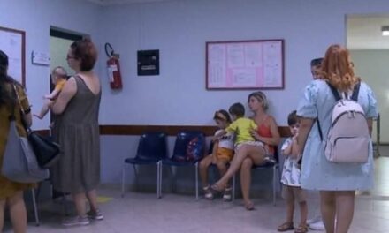 Rikthehet COVID-19 në Shqipëri/ Mjekët paralajnërojnë: Shfaqet me temperaturë të lartë…