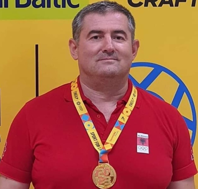Peshëngritje/ Kreshnik Leka në Botëror për medalje ari