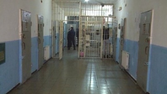 Kryengritje e armatosur brenda burgut të Peqinit